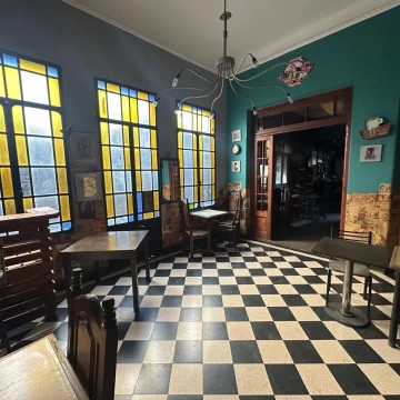 VENDE importante inmueble en zona centro.