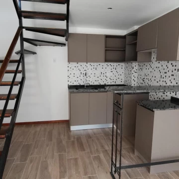Venta  Duplex 1 dormitorio de pasillo con terraza privada EN POZO - Arroyito, Rosario