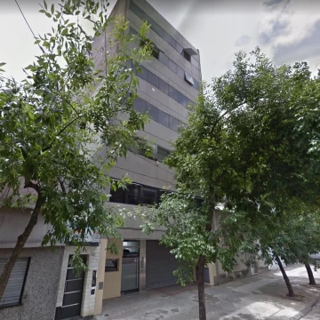 Venta    Montevideo 2400   Departamento de Piso Exclusivo Oficina Equipada! Rosario