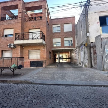 VENDE cochera ubica en Olbligado 29