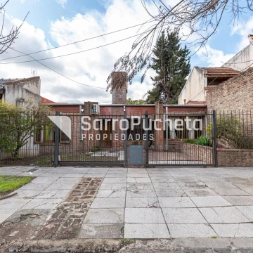 Venta casa 3 ½ ambientes en Castelar.