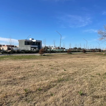 VENTA - Terreno 300 m2 - Sobre avenida - Eco Tierra, Pueblo Esther.