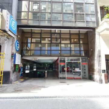 VENTA GARAGE 70 cocheras moviles - (45 fijas) en  Zona RETIRO
