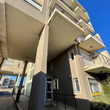VENDE/PERMUTA departamento ubicado en Almafuerte 320.
