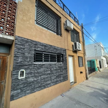 VENDE/PERMUTA propiedad ubicada en Lamadrid 18.