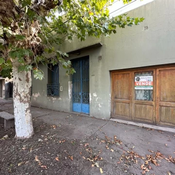 VENDE amplia propiedad ubicada en Erezcano.
