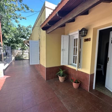 VENDE inmueble ubicado en General Rojo.