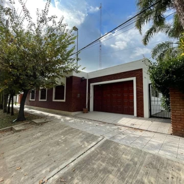 VENDE permuta hermoso inmueble en Erezcano.