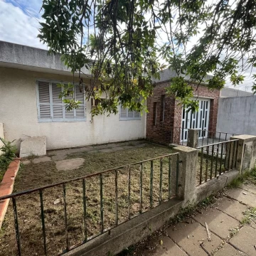 VENDE casa ubicada en Barrio Don Bosco.