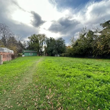 VENDE amplio lote ubicado sobre Ruta 188.