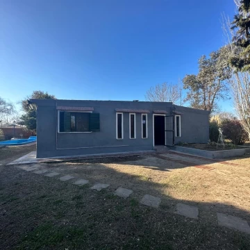 VENDE/PERMUTA bella quinta ubicada en barrio Floresta.