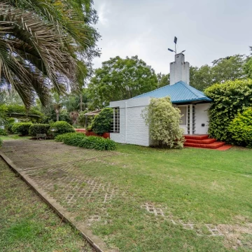 VENTA - Casa - Quincho, Parrillero, Piscina y Cancha de tenis - Funes, Santa Fe.