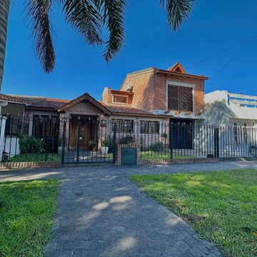 VENTA: CHALET - NEWERY ROMERO - CIUDAD JARDIN - ZELASCHI PROPIEDADES