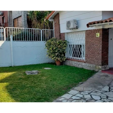VENTA: chalet tradicional sobre calle Ramos Mejía - El Palomar