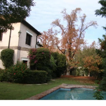 GRAN CHALET EN VENTA: sobre calle Ohggins, Hurlingham