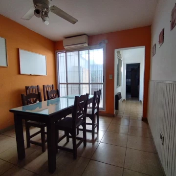 VENTA/PERMUTA - Casa - 1 dormitorio con cochera - Fisherton, Rosario