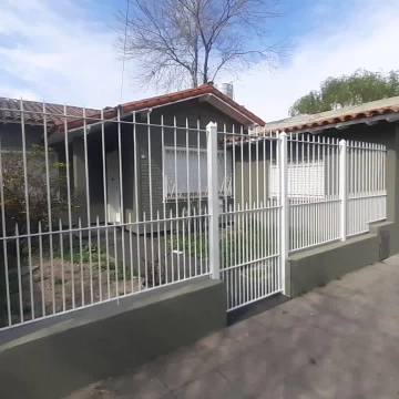 CASA 4 amb CON PARQUE Y PILETA en VENTA
