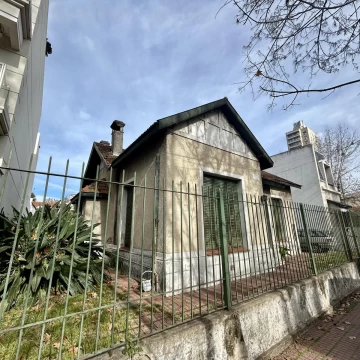 Venta Casa 5 ambientes a Remodelar - Lote ideal Inversor en Lomas de Zamora Centro