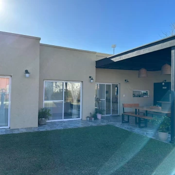 Hermosa Casa en santa isabel 2