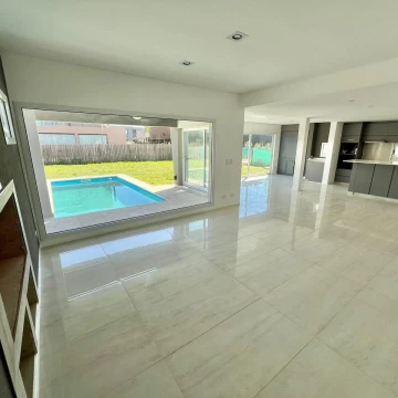 Venta casa en Lagoon Pilar
