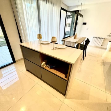 Venta Departamento 4 dormitorios en construcción, Fisherton!!