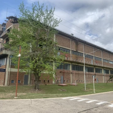 Establecimiento  en Las Palmas de 1874 m2 cub s/ 5201 m2 de Terreno.