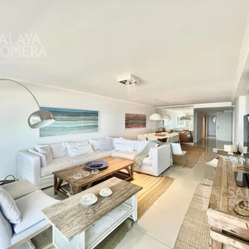 VENTA:  3 DORMITORIOS Y DEPENDENCIA  TORRE LOBOS PLAYA BRAVA