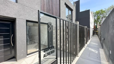 Departamento en venta en Alberdi, Rosario Duplex 2  Dormitorios c/patio, solarium y parrilla!