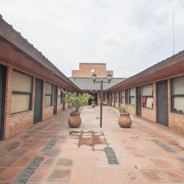 Se vende Hotel Familiar/ Terreno (LOTE) en Villa Lugano