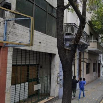 Local con doble altura en excelente ubicación. Sin expensas. - Monserrat