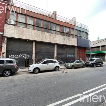 Muy buen local de 3 plantas   entrepiso. 250 m2. - Sin expensas!! Monserrat
