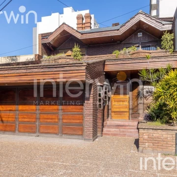 Casa en Venta - 4 ambientes distribuidos en 4 Plantas - Cochera - Caseros