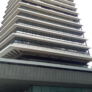 Torre corporativa de primer nivel. Piso alto, 448 m2.- 2 Cocheras - Venta - Catalinas