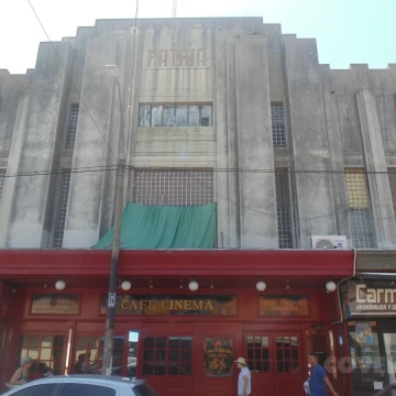 Locales Comerciales en Venta, Centro de Carmelo. Edificio completo