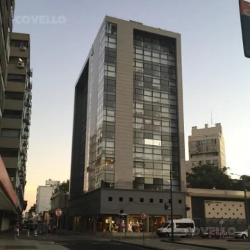 Venta de monoambiente en piso alto en Cordón