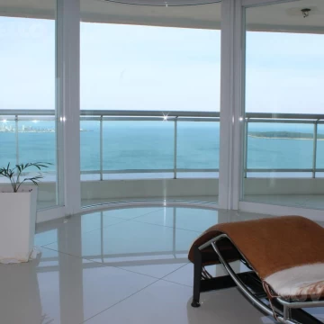 Apartamento de 5 dormitorios en suite, vista al mar, torre completa, amenities