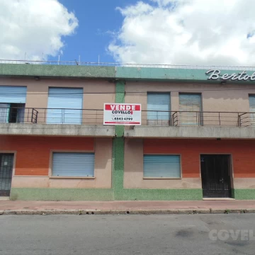Hotel céntrico, calle principal, a dos cuadras de Rambla.