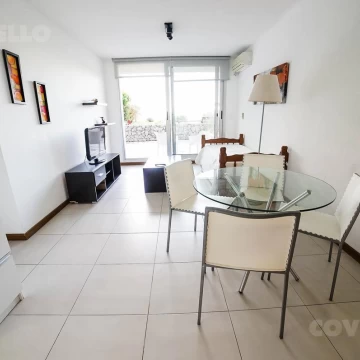 Venta ó alquiler apartamento de 1 dormitorio sobre la Rambla, amenities, vista al Rio.