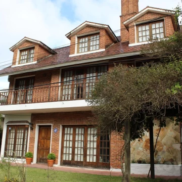 Casa de 6 dormitorios a 200 metros de Avenida Roosevelt