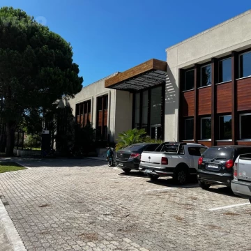 Alquiler de oficinas a estrenar en Avenida Córdoba, garage, estacionamiento cortesía y seguridad