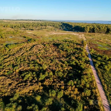 Terreno con vista al río. Zona en expansión. Buen acceso.