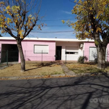 Casa en venta, muy buena ubicación, Colonia del Sacramento.