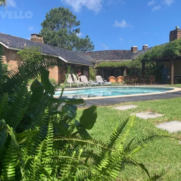 Hermosa casa en venta 6 dormitorios -  Pinares
