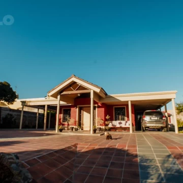 Amplia casa céntrica