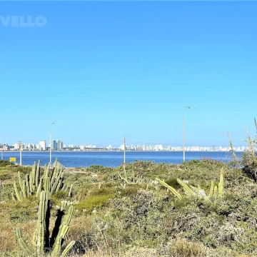 Terreno en venta primera linea del mar  - Pinares, Playa Mansa