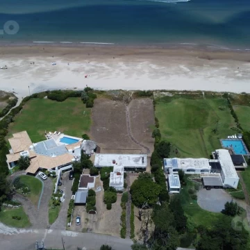 Lote sobre la playa en Solanas de 3050 m2