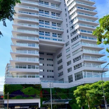 Venta  departamento de 4 ambientes con cochera - Olivos