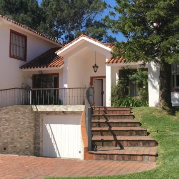 Casa en alquiler temporal de 4 dormitorios San Rafael Playa Brava Punta del Este