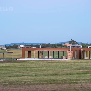 Casa en  barrio privado en Laguna de los cisnes ! 