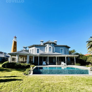 Venta casa con 3 suites y 2 garajes - Punta del Este, Península